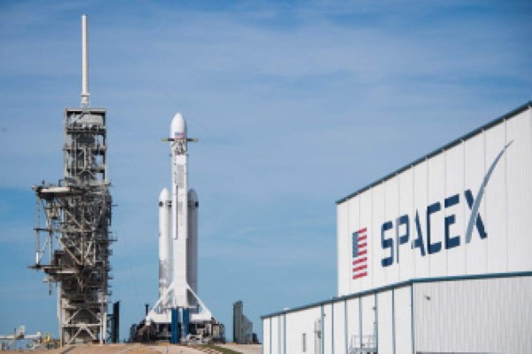 SpaceX busca abrir el camino a Marte con lanzamiento del Falcon Heavy