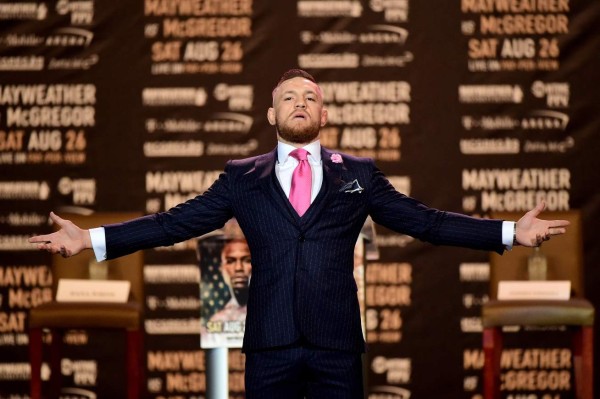 Conor McGregor y su 'ingenioso' traje&nbsp;&nbsp;
