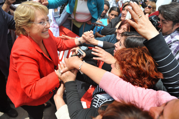 Bachelet y Matthei a la 'caza” de votantes en Chile