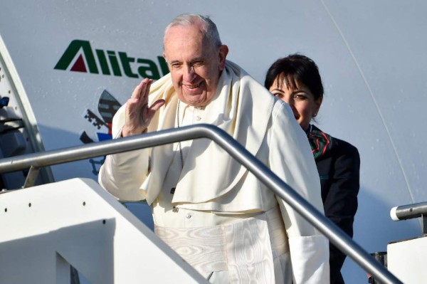 El Papa parte a Panamá para dirigir la JMJ en plena crisis migratoria