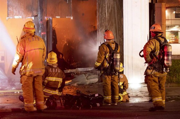 Niño guatemalteco separado se queda sin hogar tras voraz incendio en su casa  