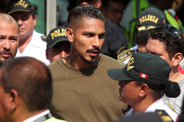 Paolo Guerrero da la cara y llega a Perú: 'Es una injusticia'
