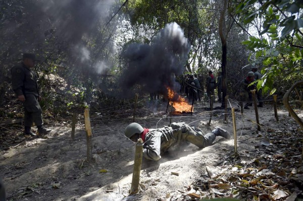 Ministro venezolano dice 30,000 milicianos se alistaron para defender al país