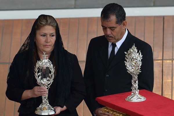 Francisco proclama santos a dos papas 'restauradores' de la Iglesia católica