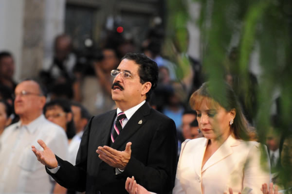 Honduras: Mel amenaza tras la misa de Suyapa