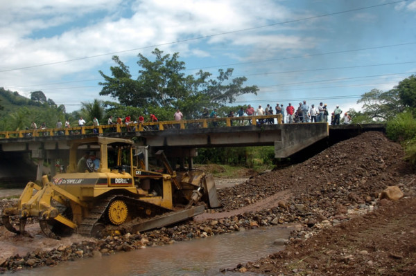 Habilitan el paso en carretera al norte de Honduras