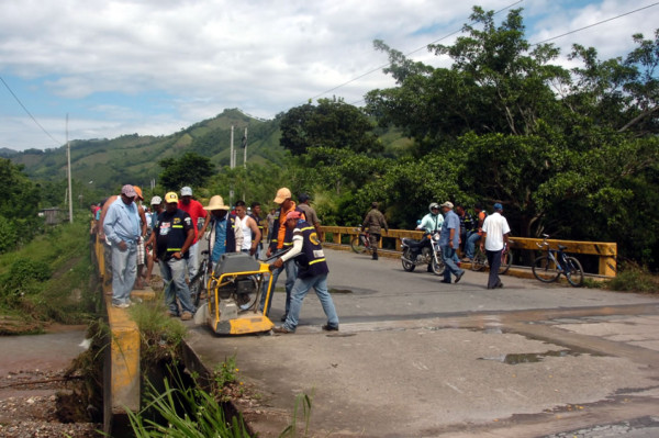 Habilitan el paso en carretera al norte de Honduras