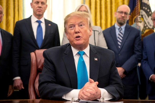 Trump renuncia a crear una Fuerza Espacial independiente en EEUU