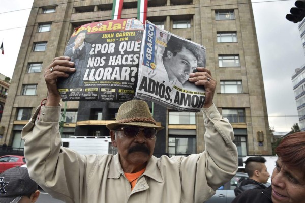 Juan Gabriel recibió amor eterno en Bellas Artes