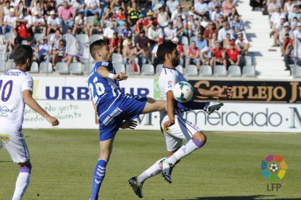 Jonathan Mejía anota, pero Real Jaén desciende