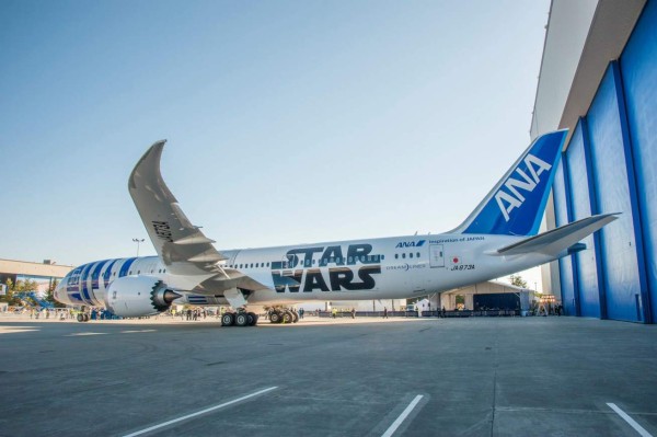 Presentan avión inspirado en la película 'Star Wars”
