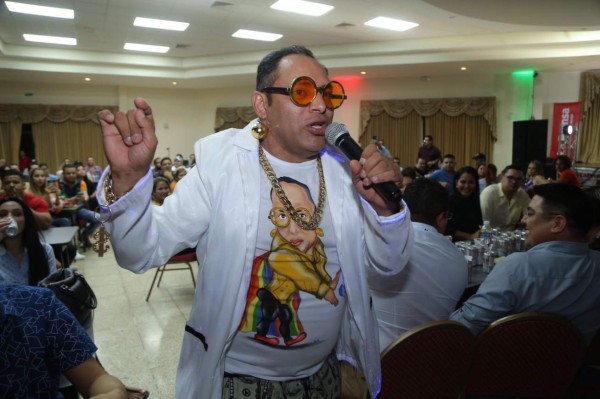 Más de mil personas rien con Paco Show