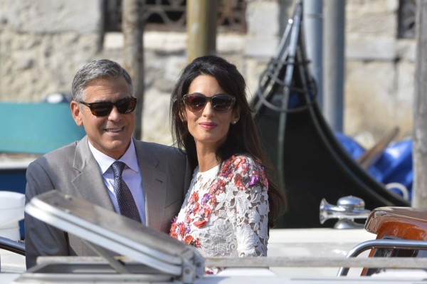George Clooney y su esposa Amal Alamuddin.