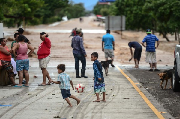 Eta Honduras: Encontrar a familiares, el anhelo desesperado de los evacuados