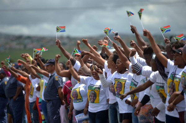 Restos de Nelson Mandela serán sepultados mañana