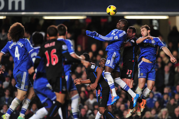 Chelsea se deshace del Crystal Palace y pisa los talones al Arsenal