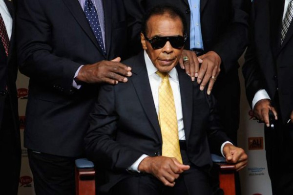 Muhammad Ali es hospitalizado de emergencia