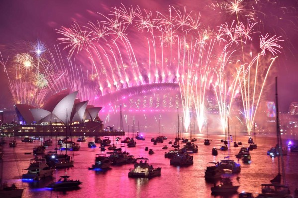 New Year's Eve fireworks erupt over Sydney's iconic Harbour Bridge and Opera House during the fireworks show on January 1, 2019. (Photo by PETER PARKS / AFP)