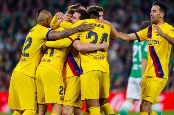 Barcelona se aferra a la Liga tras sufrida victoria ante Betis