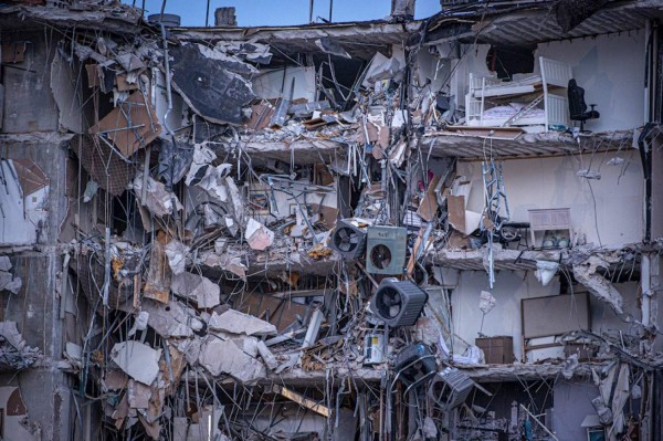 Miami: Aumentan a cuatro los muertos del derrumbe tras recuperarse 3 cuerpos más