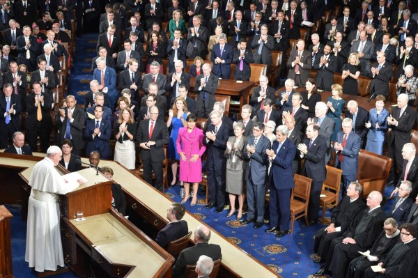 El Papa pide al Congreso no dar la espalda a inmigrantes