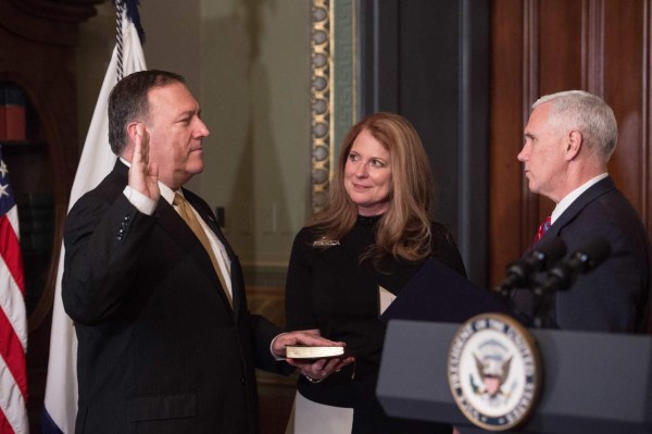 Confirman a Mike Pompeo al frente de la CIA