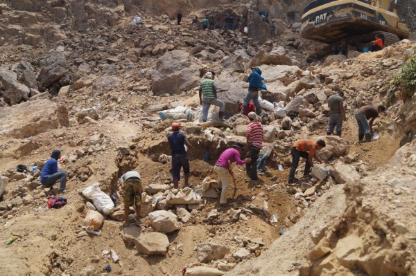 Minero muere soterrado por varias rocas