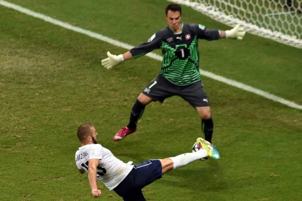 Francia golea a Suiza y queda a un paso de los octavos del Mundial