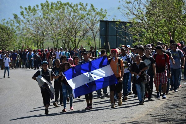 Nueva caravana de migrantes hondureños cruza Guatemala