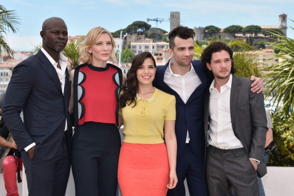 América Ferrera luce radiante en el festival de cine en Cannes