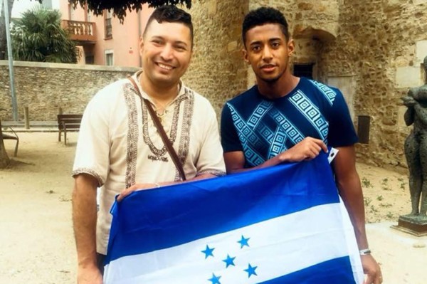 'Choco' Lozano celebra la Independencia de Honduras en Girona y manda un mensaje