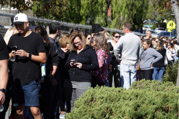 Muere el autor de matanza en una escuela secundaria de Los Ángeles