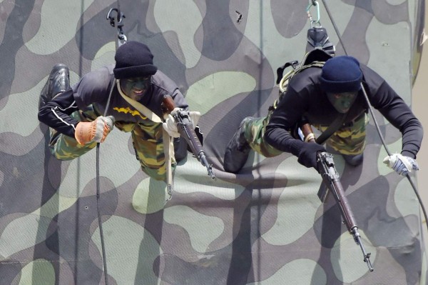 Ministro venezolano dice 30,000 milicianos se alistaron para defender al país