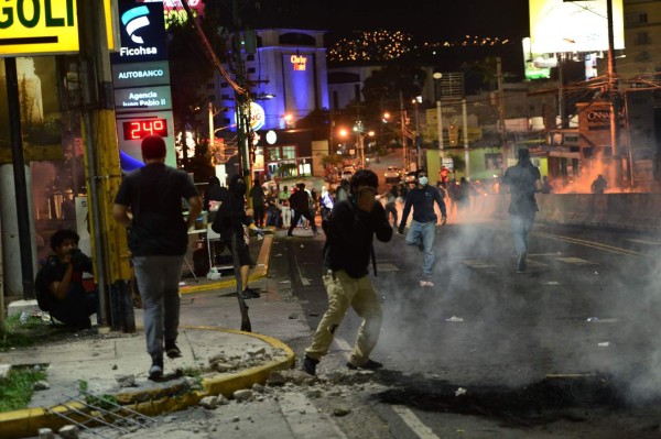 Analistas piden calma y evitar el camino de la confrontación