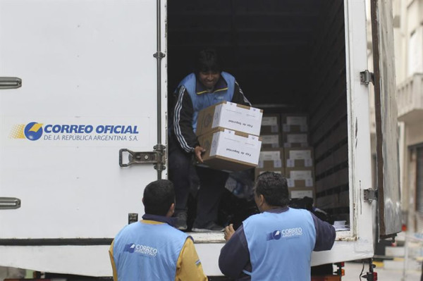 Argentinos votan en legislativas cruciales para Kirchner a mitad de mandato