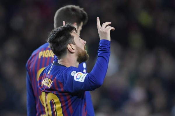 Barcelona golea al Eibar y sigue firme en la cima