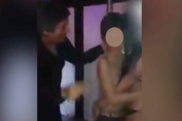 VIDEO: Padre contrata 'strippers' para su hijo de 12 años