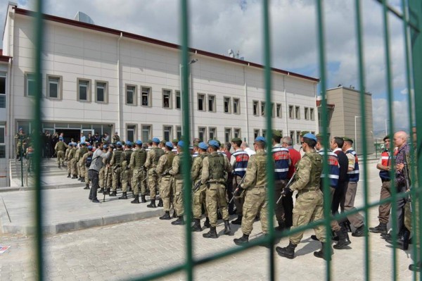 Cadena perpetua para 32 exmilitares turcos por participación en golpe de 2016