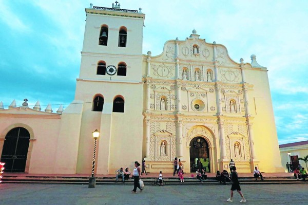 Monumento del bicentenario: La Catedral de Comayagua es la ganadora