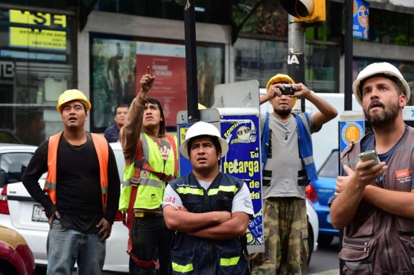 Un fuerte y prolongado sismo de 6.4 sacude Ciudad de México