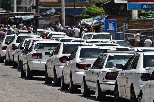 Solo dos pasajeros en taxis y uno por asiento en buses en reapertura del transporte