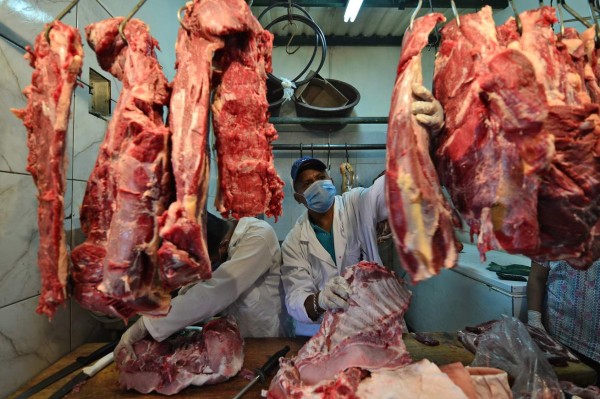 Feria del Agricultor da el ejemplo y cumple con medidas de protección