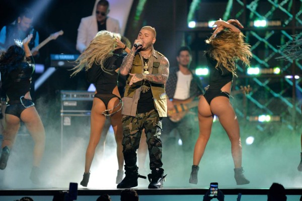 MIAMI, FL - AUGUST 25: Farruko onstage at Telemundo's Premios Tu Mundo 'Your World' Awards at American Airlines Arena on August 25, 2016 in Miami, Florida. Jason Koerner/Getty Images/AFP