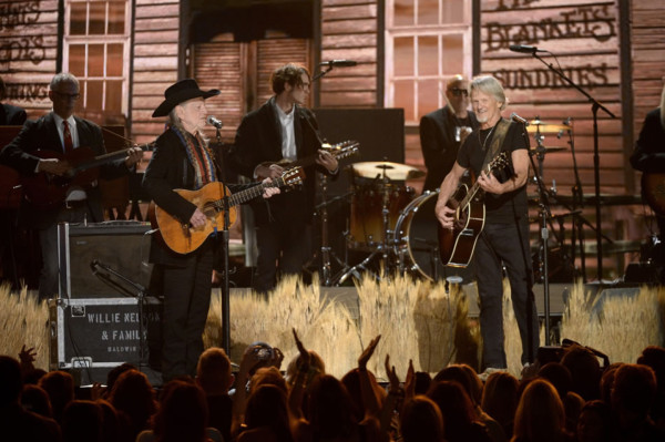 Daft Punk gana el Grammy a la Grabación y Álbum del Año 