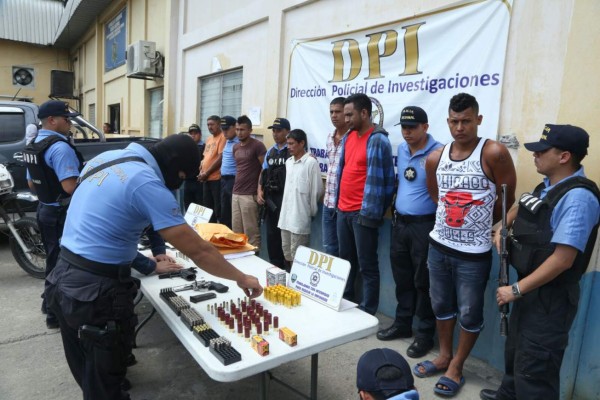 En Operación Malayo detienen a 14 personas en Atlántida y Yoro