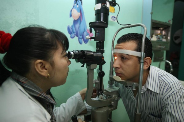 Registran más de 9,800 nuevos casos de conjuntivitis