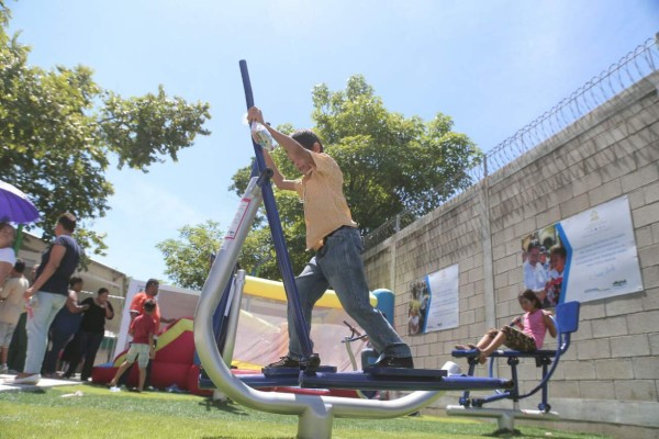 JOH ordena mantener abiertos los parques hasta las 10 pm