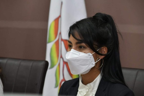 Bolivia nombra a joven de 19 años como viceministra de Deportes y desata críticas