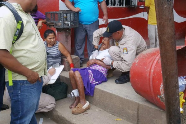 Carro impacta contra punto de mototaxis y deja dos muertos y cuatro heridos en Tegucigalpa