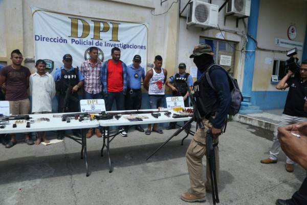 En Operación Malayo detienen a 14 personas en Atlántida y Yoro